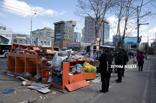 Онцлох фото: Багшийн дээдийн урд байдаг ТҮЦ-ийг буулгаж, барааг нь ил орхижээ